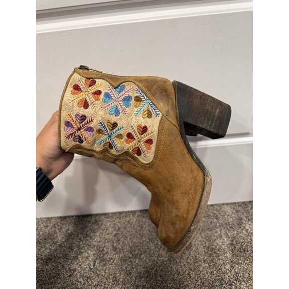 Freebird By Steven Disco Flower Top/ Heart Distressed Leather Boot Bootie Size 7 - Picture 3 of 7